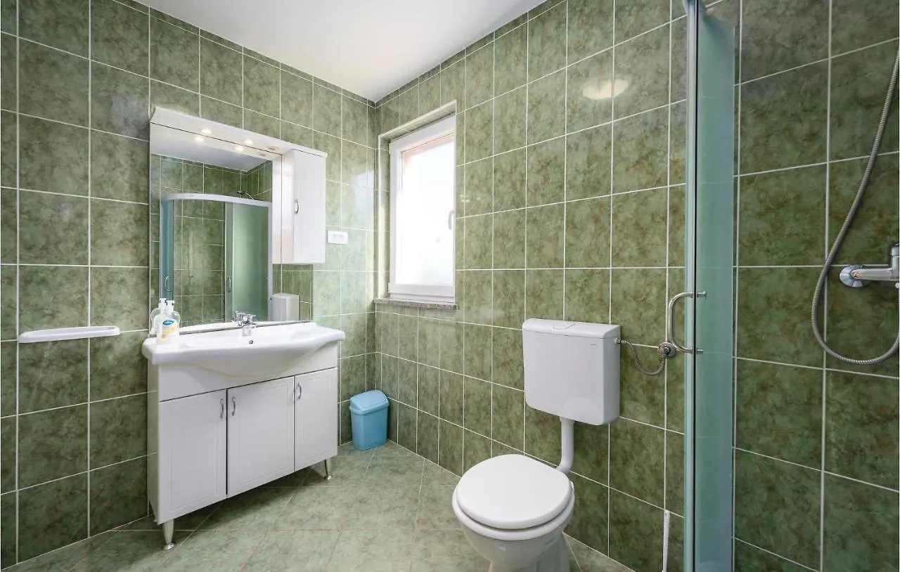 2 Bedroom Pet Friendly Apartment In Rovinj Rovinjsko Selo Holiday home
