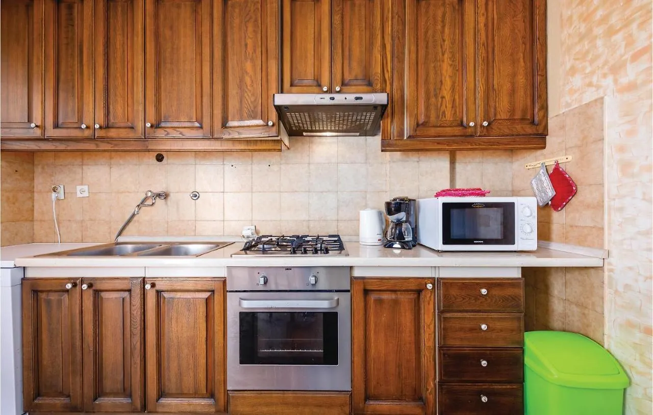 2 Bedroom Pet Friendly Apartment In Rovinj Rovinjsko Selo