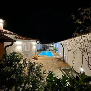 Natka Villa